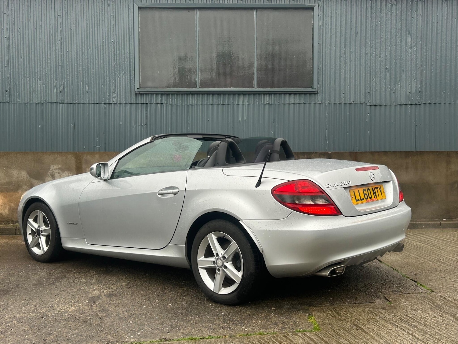 Used Mercedes-Benz SLK 2010 for sale - 77330478: Photo 4