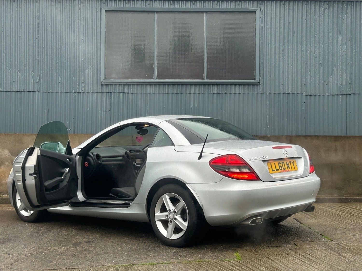 Used Mercedes-Benz SLK 2010 for sale - 77330478: Photo 7