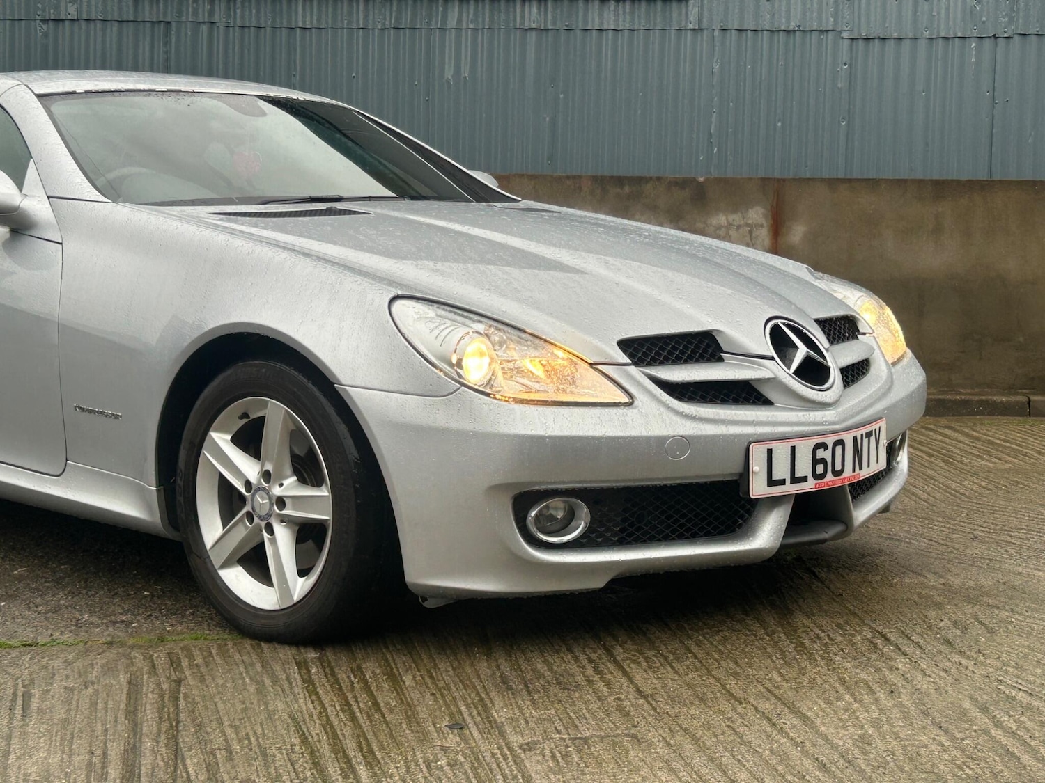 Used Mercedes-Benz SLK 2010 for sale - 77330478: Photo 8