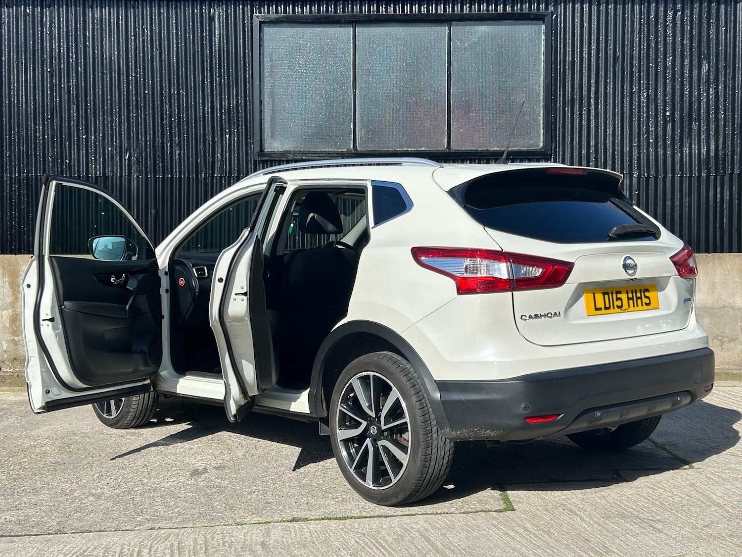 Used Nissan Qashqai 2015 for sale - 77852738: Photo 4