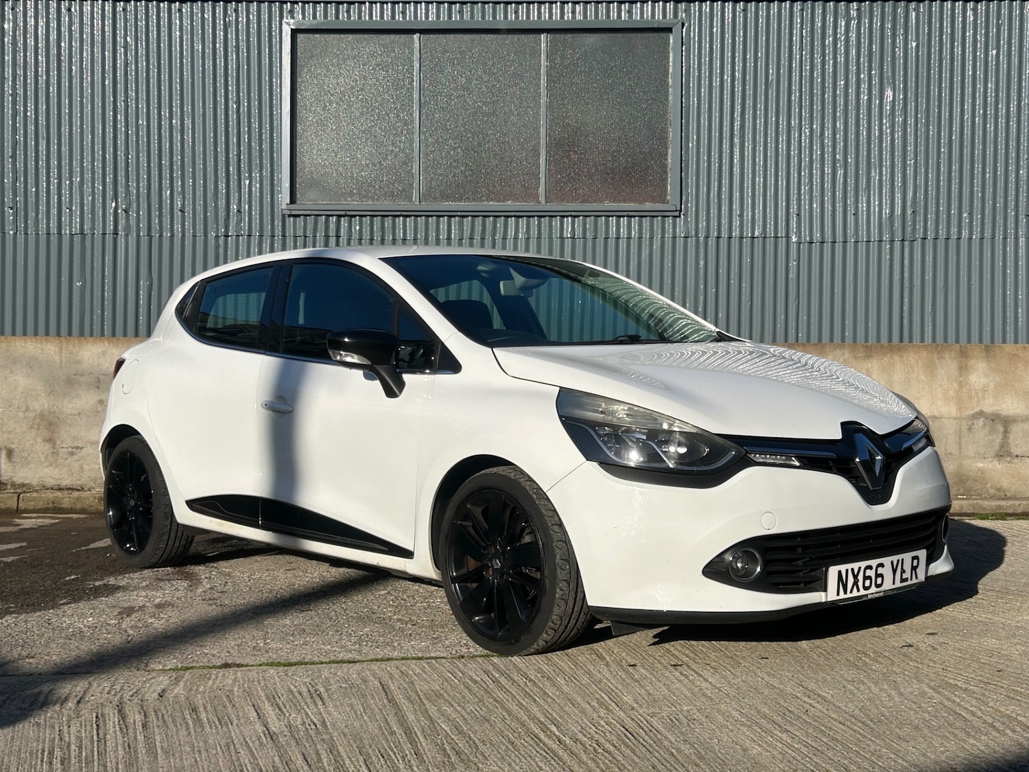 Used Renault Clio 2016 for sale - 76637556: Photo 1