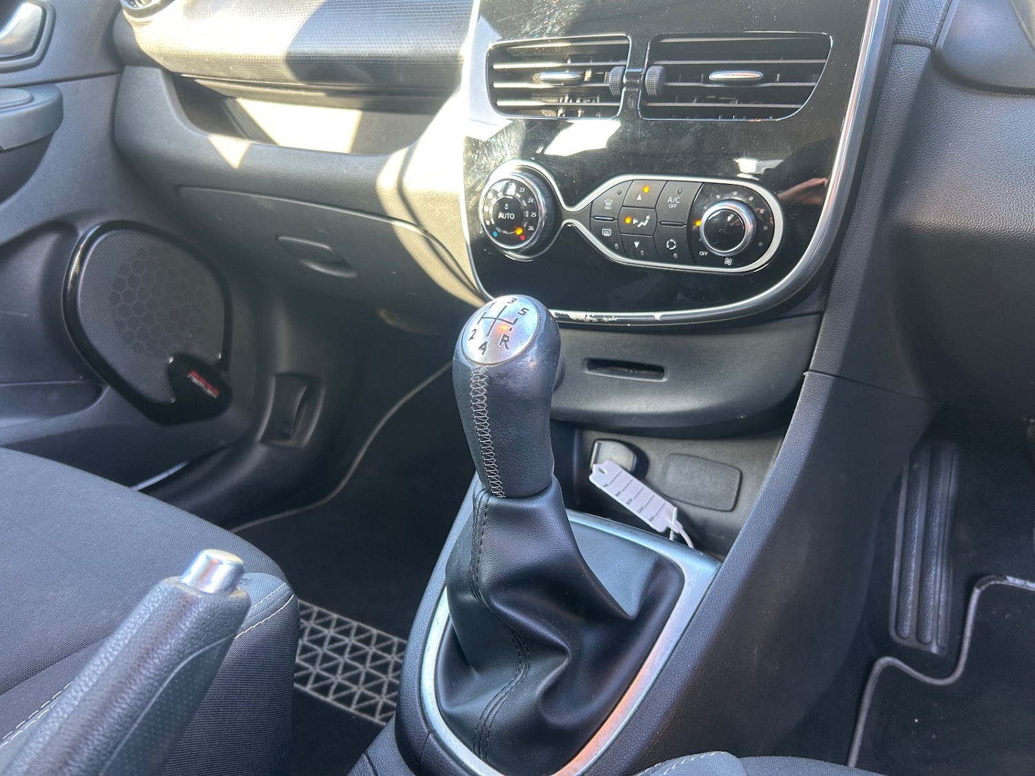 Used Renault Clio 2016 for sale - 76637556: Photo 16