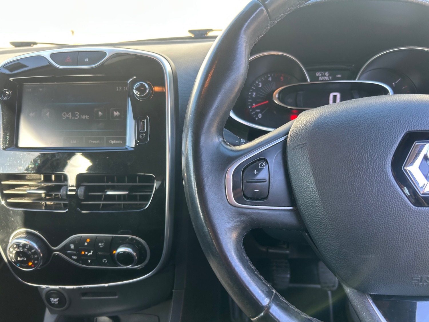 Used Renault Clio 2016 for sale - 76637556: Photo 18