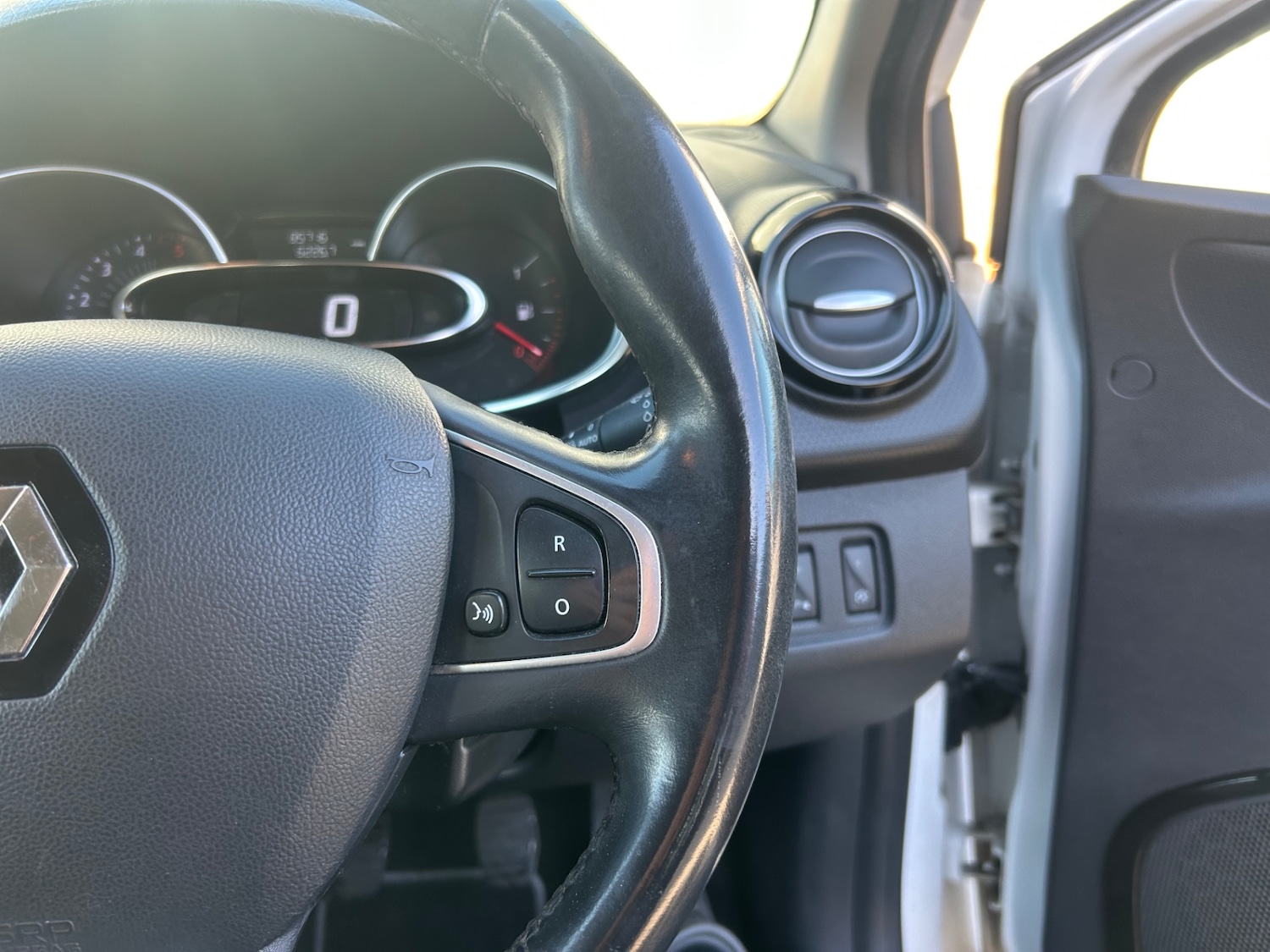 Used Renault Clio 2016 for sale - 76637556: Photo 19