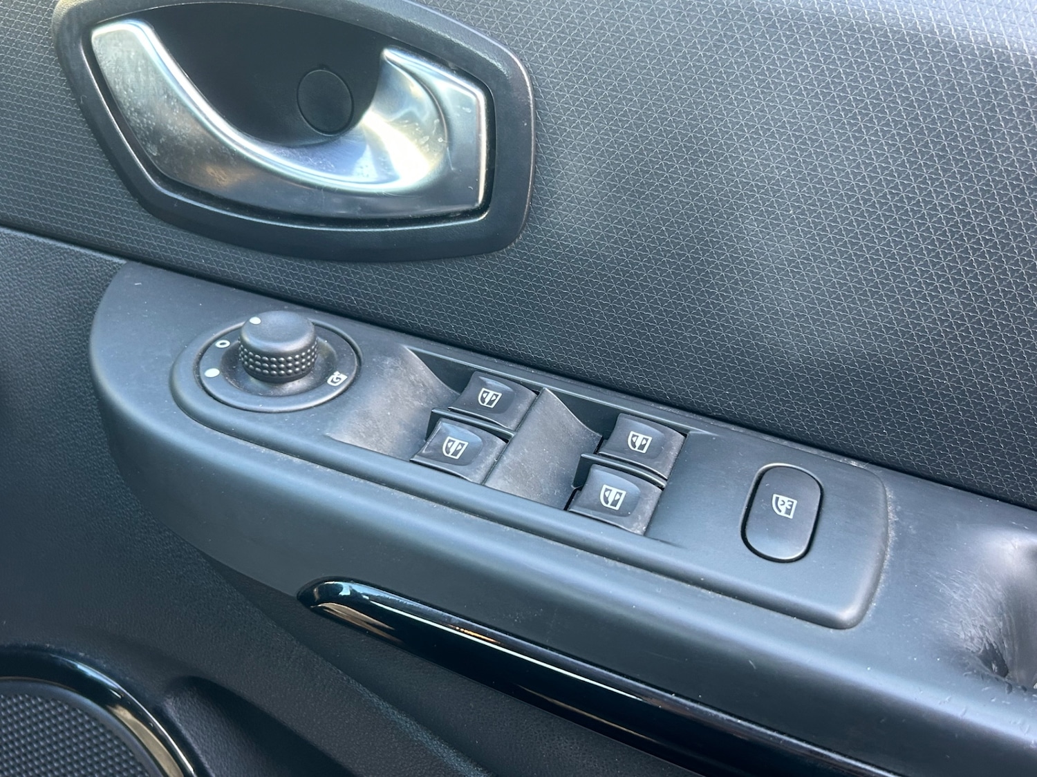 Used Renault Clio 2016 for sale - 76637556: Photo 24