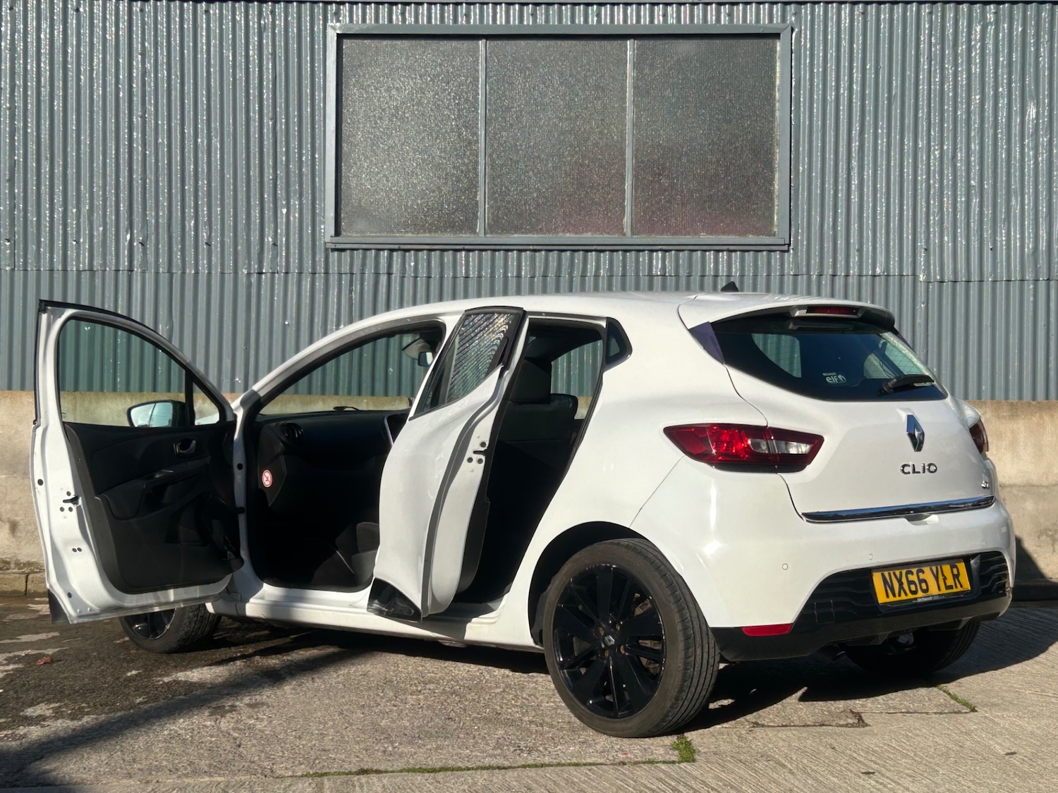 Used Renault Clio 2016 for sale - 76637556: Photo 29