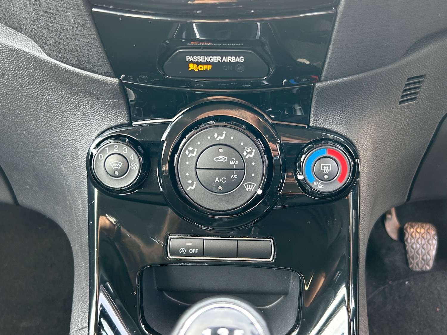 Used Ford Fiesta 2015 for sale - 76576976: Photo 16