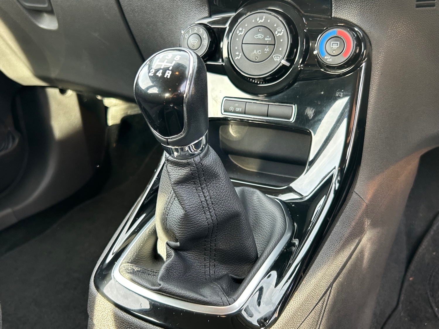 Used Ford Fiesta 2015 for sale - 76576976: Photo 17