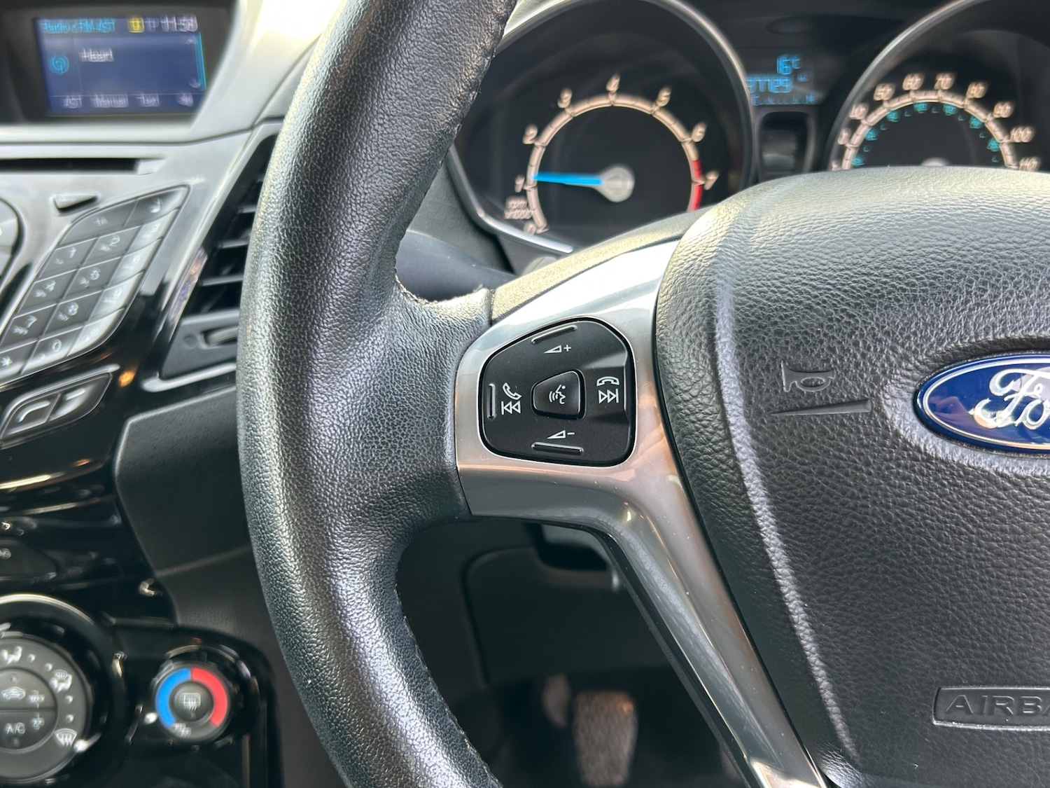 Used Ford Fiesta 2015 for sale - 76576976: Photo 18