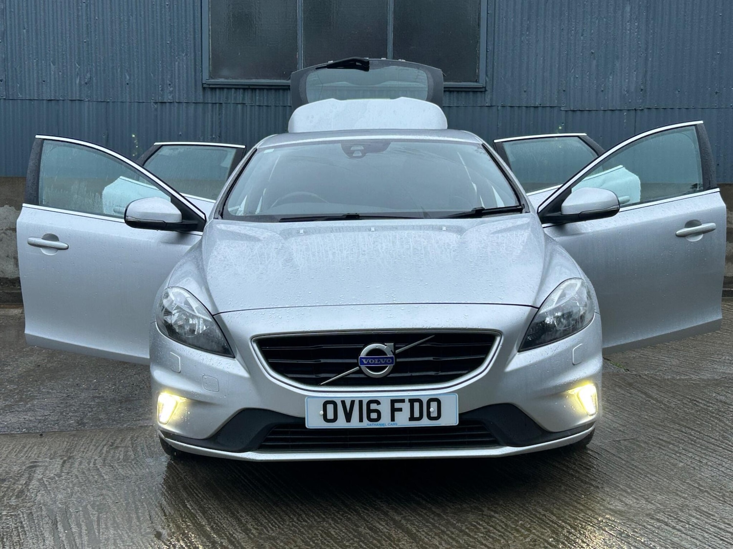 Used Volvo V40 2016 for sale - 77549640: Photo 2