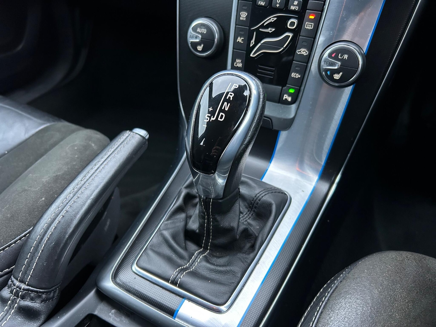 Used Volvo V40 2016 for sale - 77549640: Photo 24