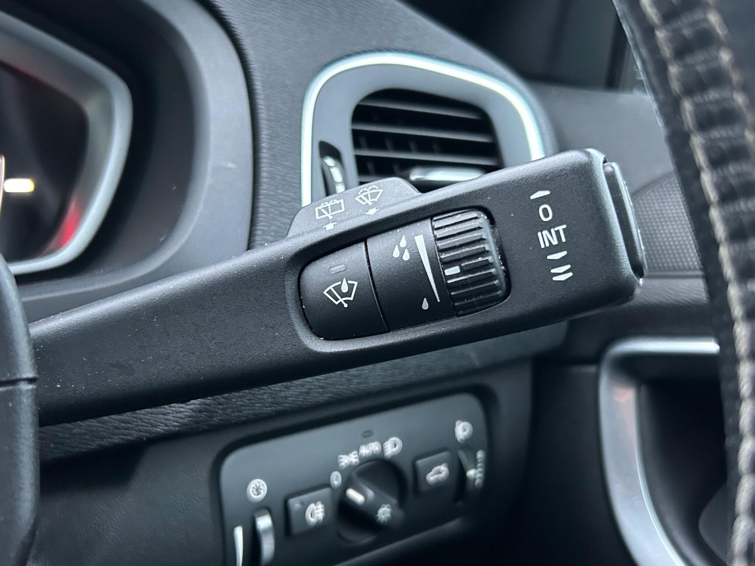 Used Volvo V40 2016 for sale - 77549640: Photo 39