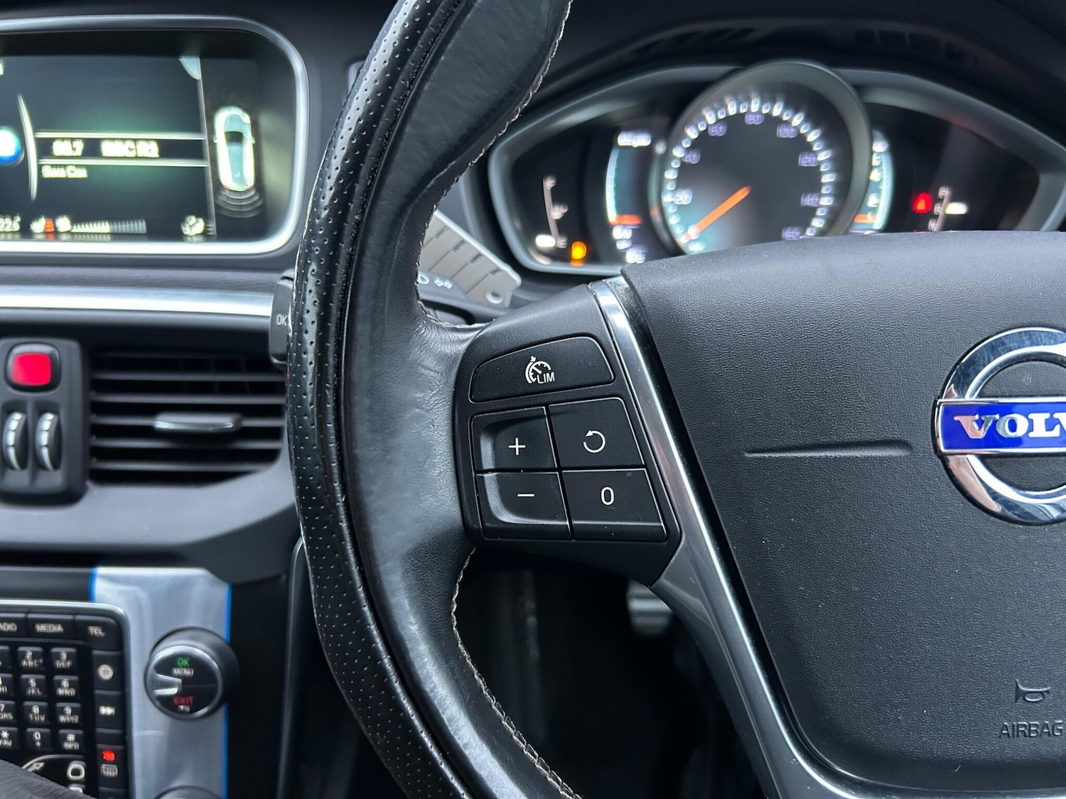 Used Volvo V40 2016 for sale - 77549640: Photo 41