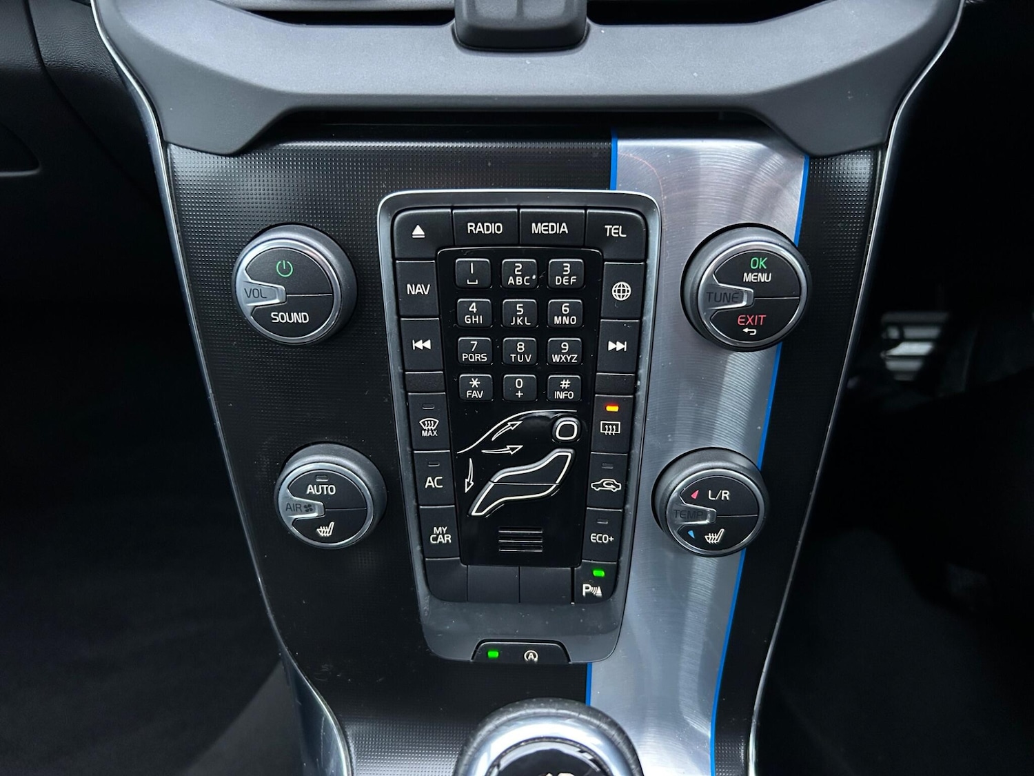 Used Volvo V40 2016 for sale - 77549640: Photo 42