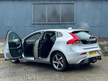 Used Volvo V40 2016 for sale - 77549640: Photo