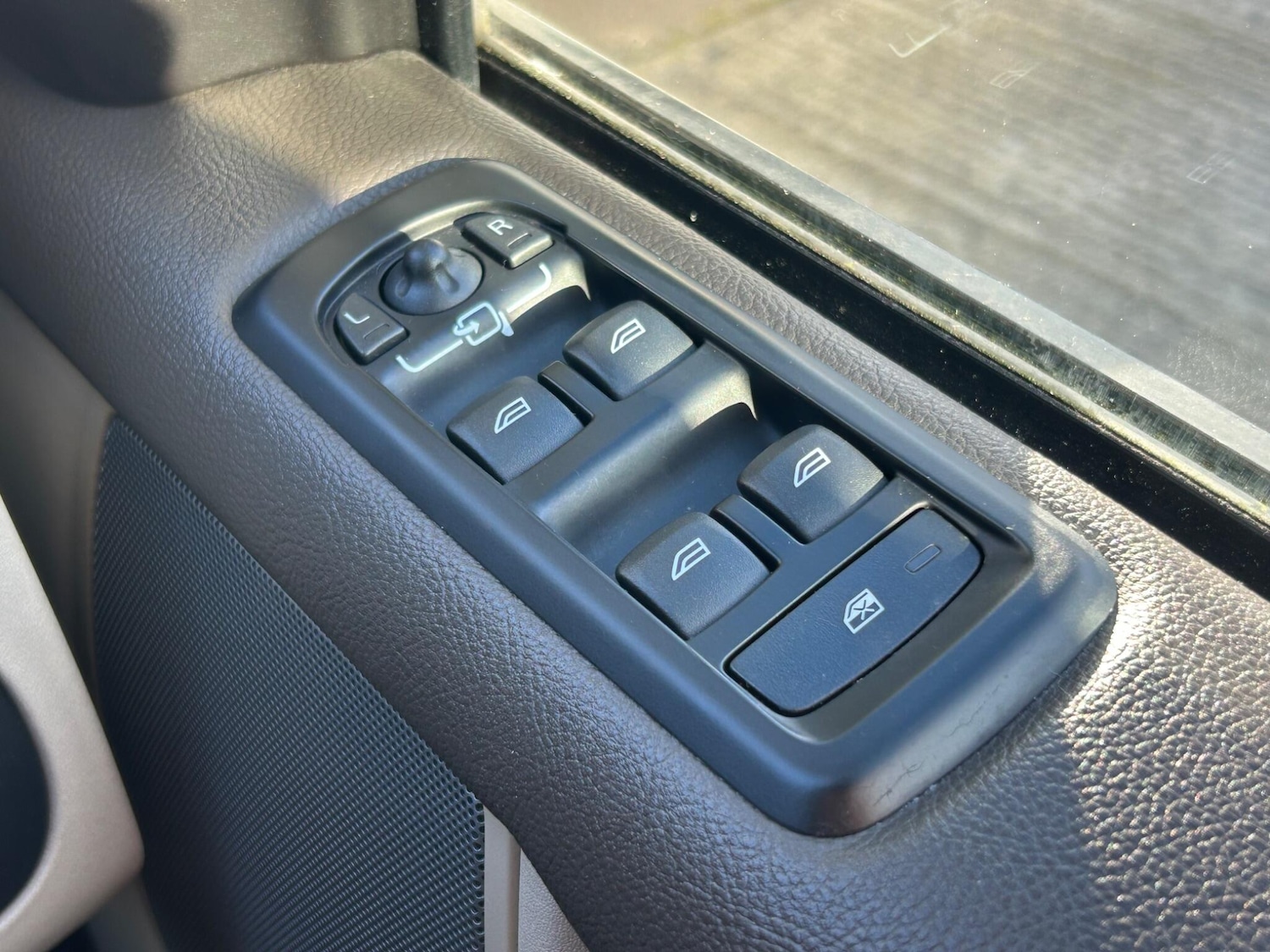 Used Land Rover Discovery 2011 for sale - 77377385: Photo 39