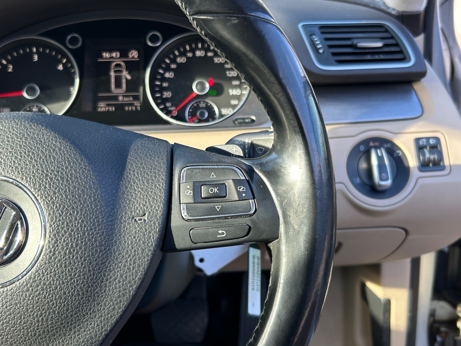 Used Volkswagen Passat 2011 for sale - 76205741: Photo 30