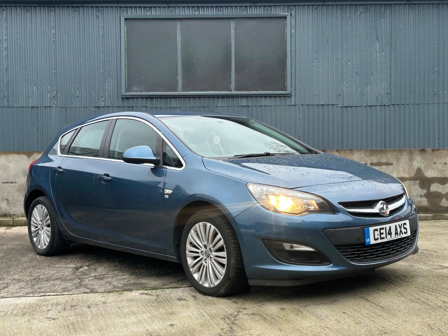 Used Vauxhall Astra 2014 for sale - 77330465: Photo 1