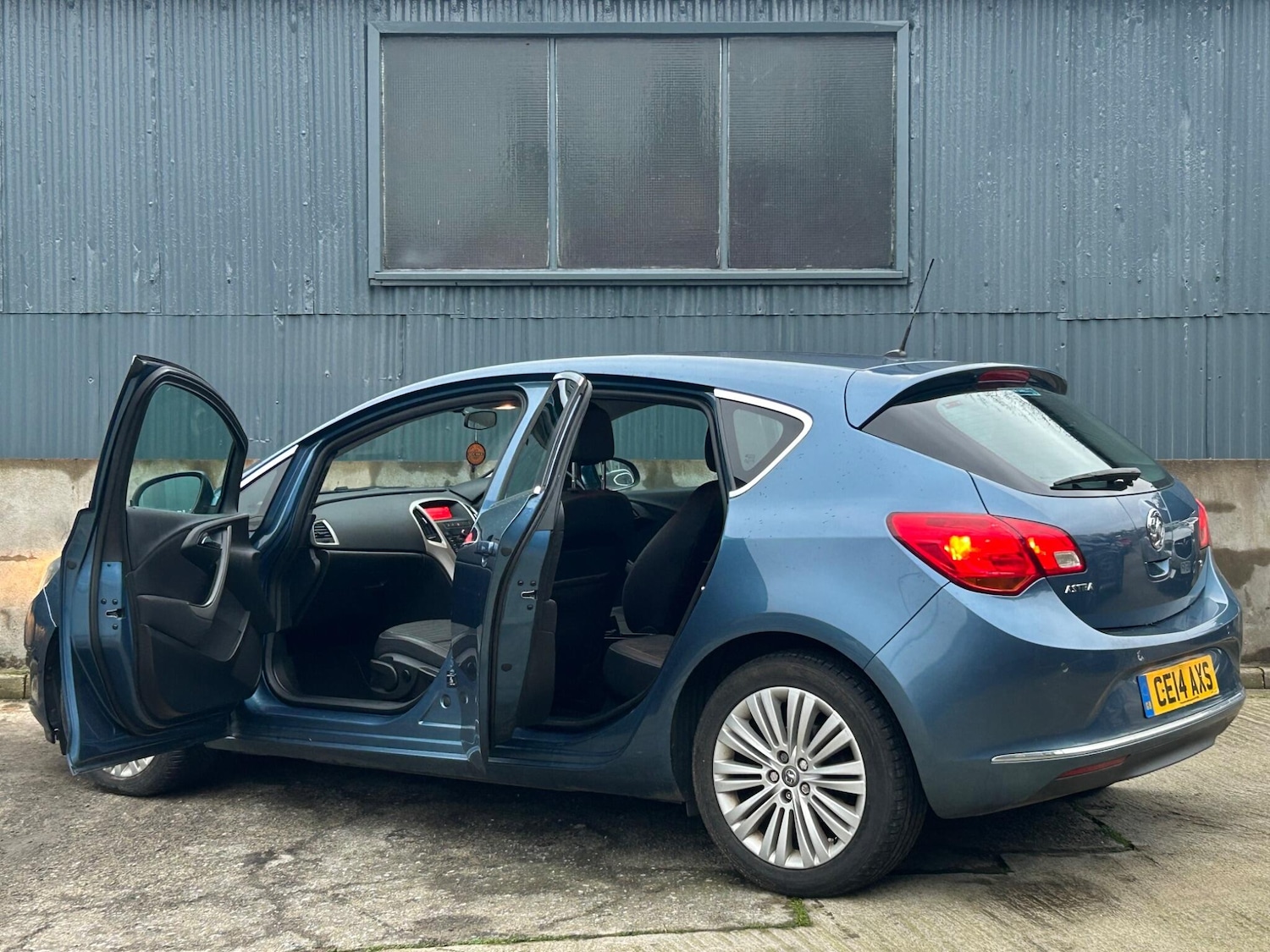 Used Vauxhall Astra 2014 for sale - 77330465: Photo 4