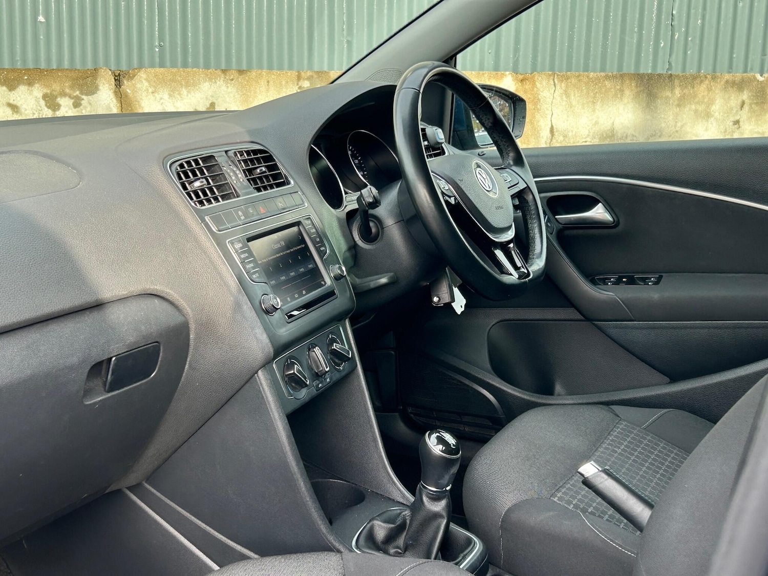 Used Volkswagen Polo 2015 for sale - 77202591: Photo 23