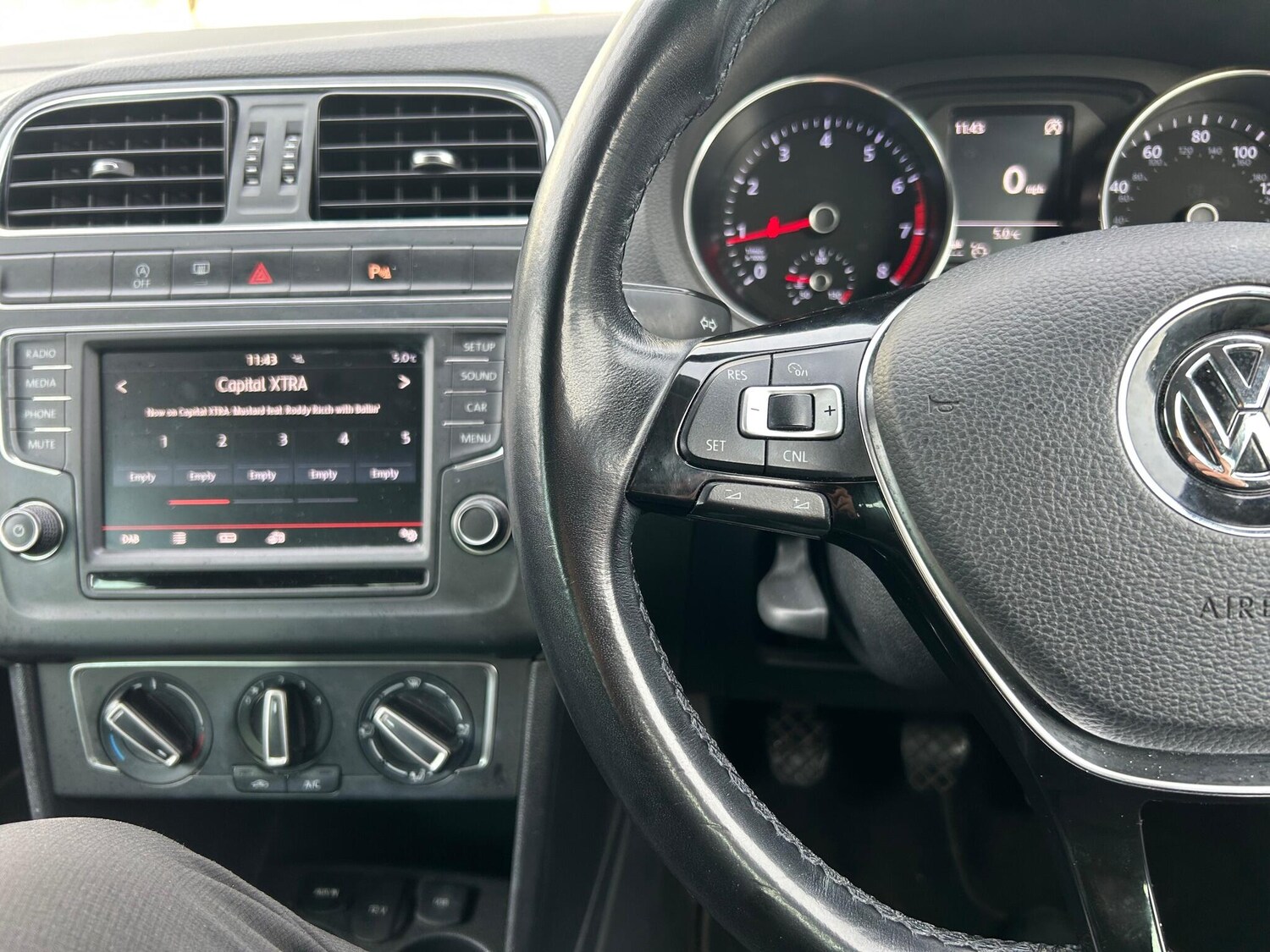 Used Volkswagen Polo 2015 for sale - 77202591: Photo 35