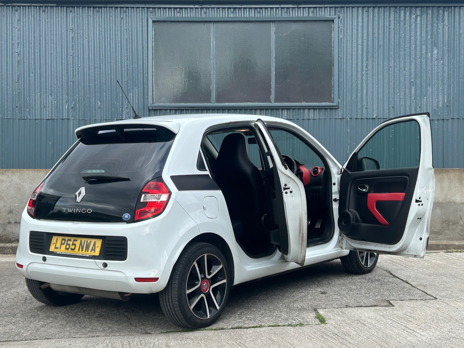 Used Renault Twingo 2015 for sale - 76104576: Photo 16