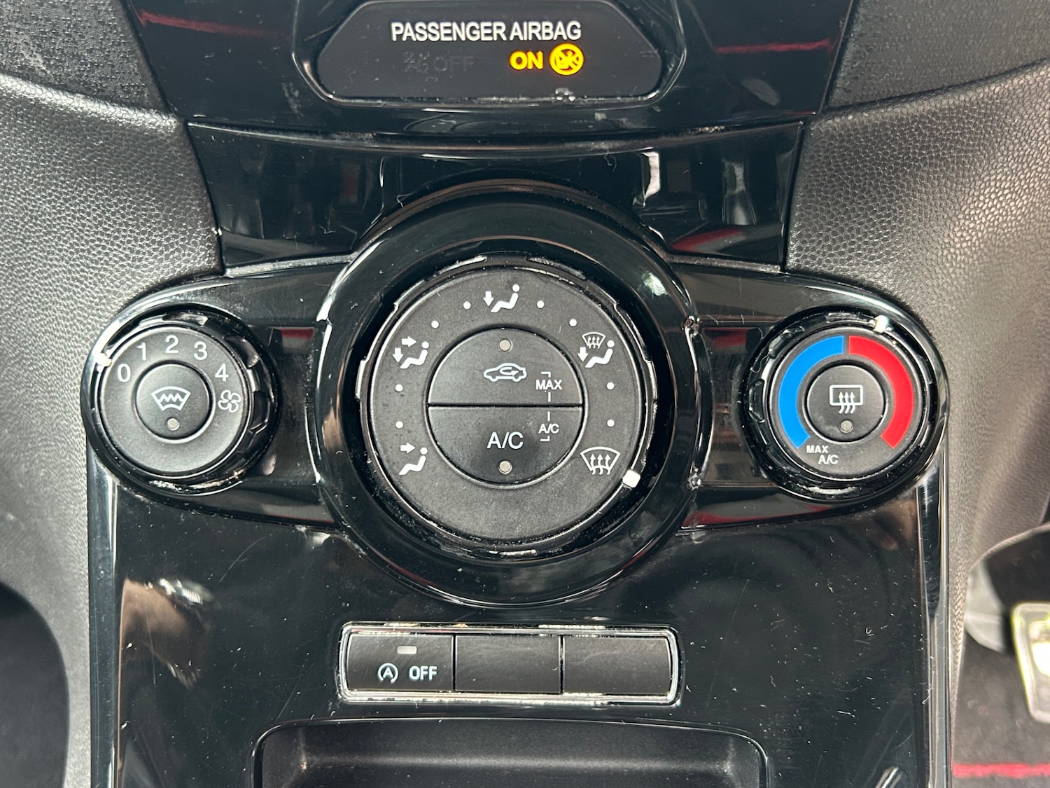 Used Ford Fiesta 2015 for sale - 76302133: Photo 27