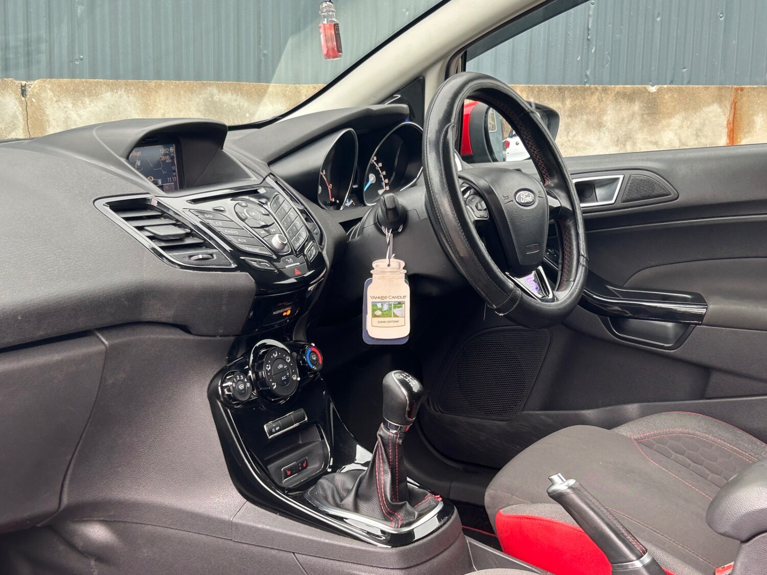 Used Ford Fiesta 2015 for sale - 76302133: Photo 35
