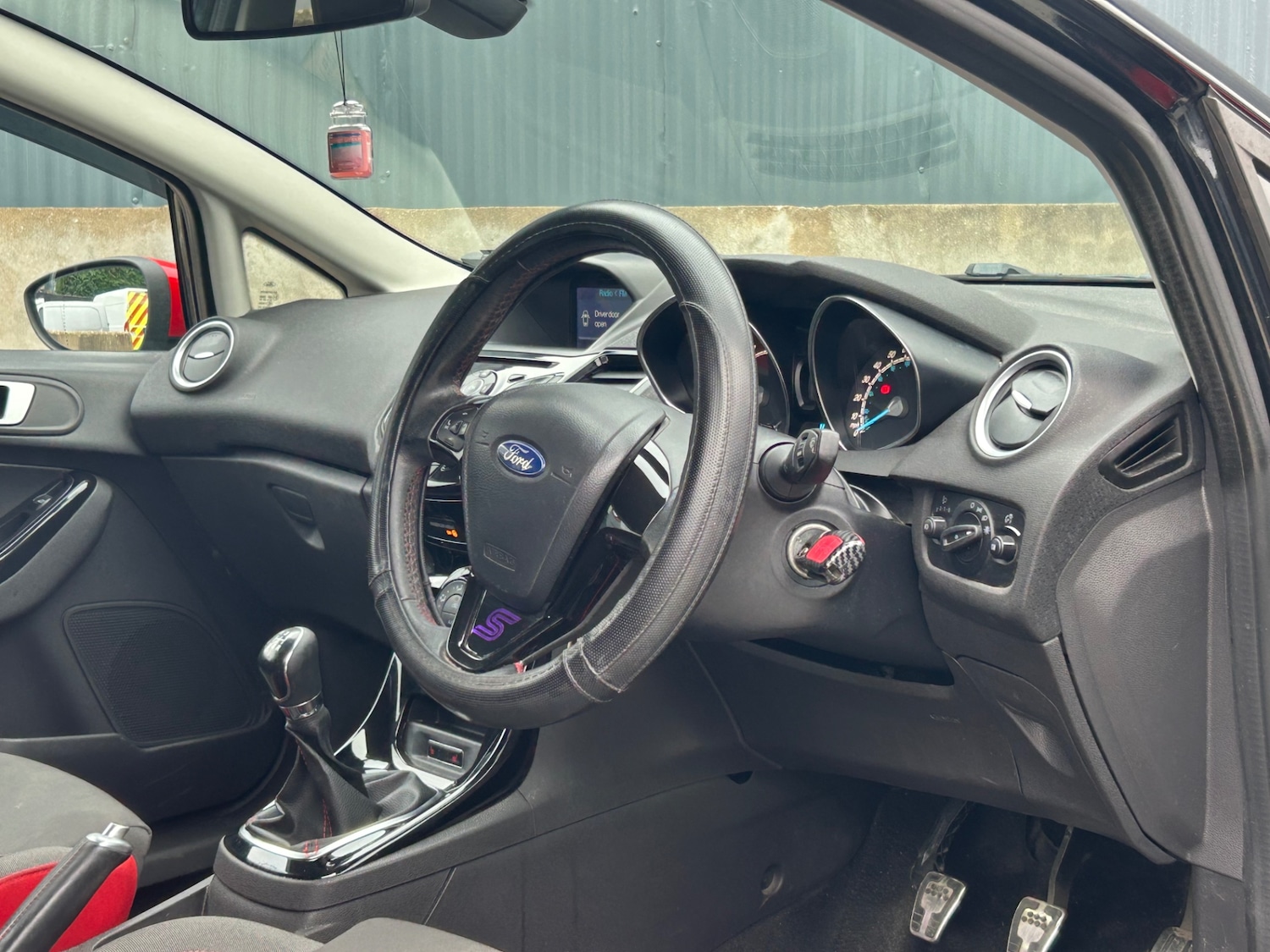 Used Ford Fiesta 2015 for sale - 76302133: Photo 43
