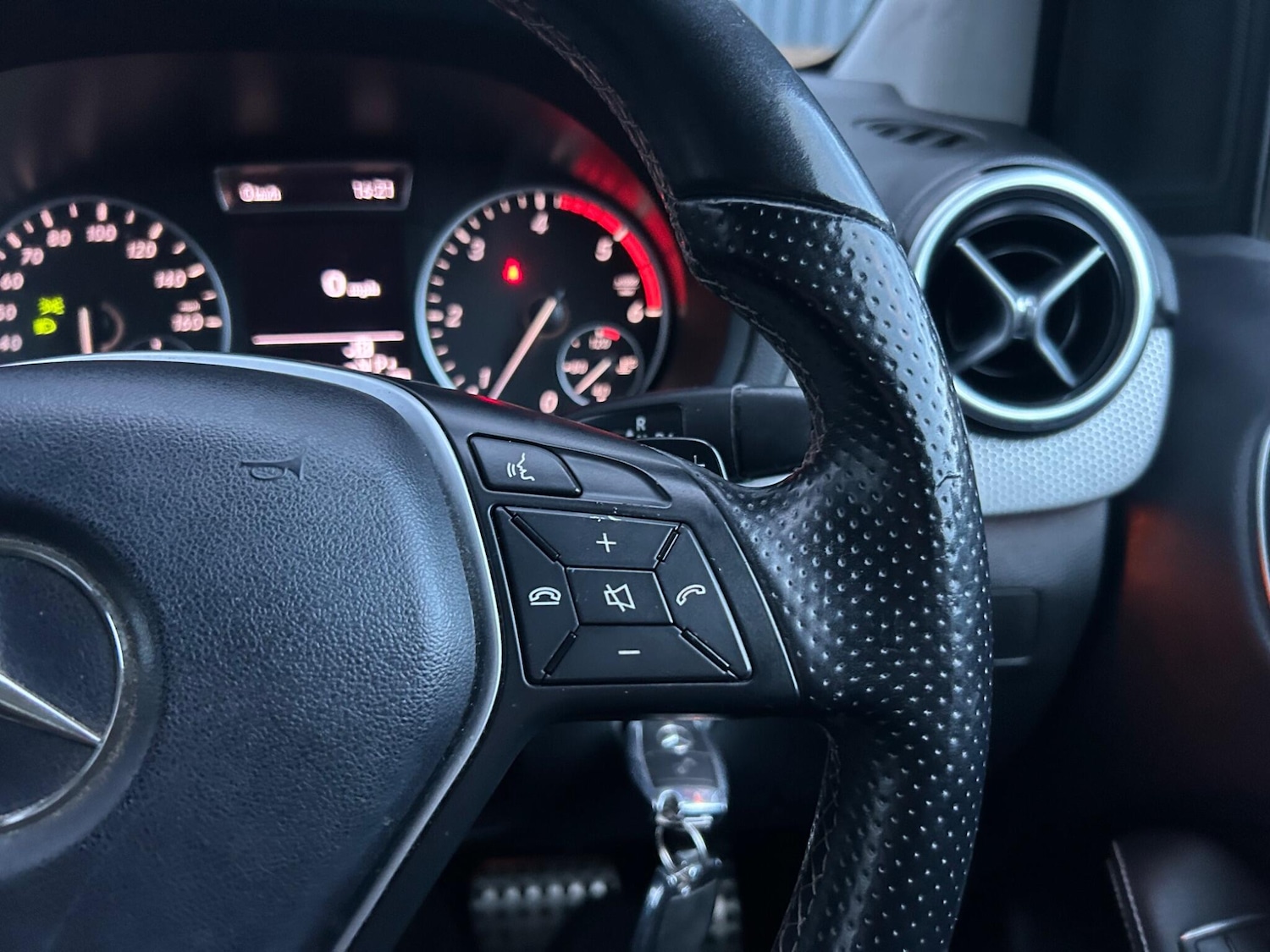 Used Mercedes-Benz B Class 2013 for sale - 77253997: Photo 35