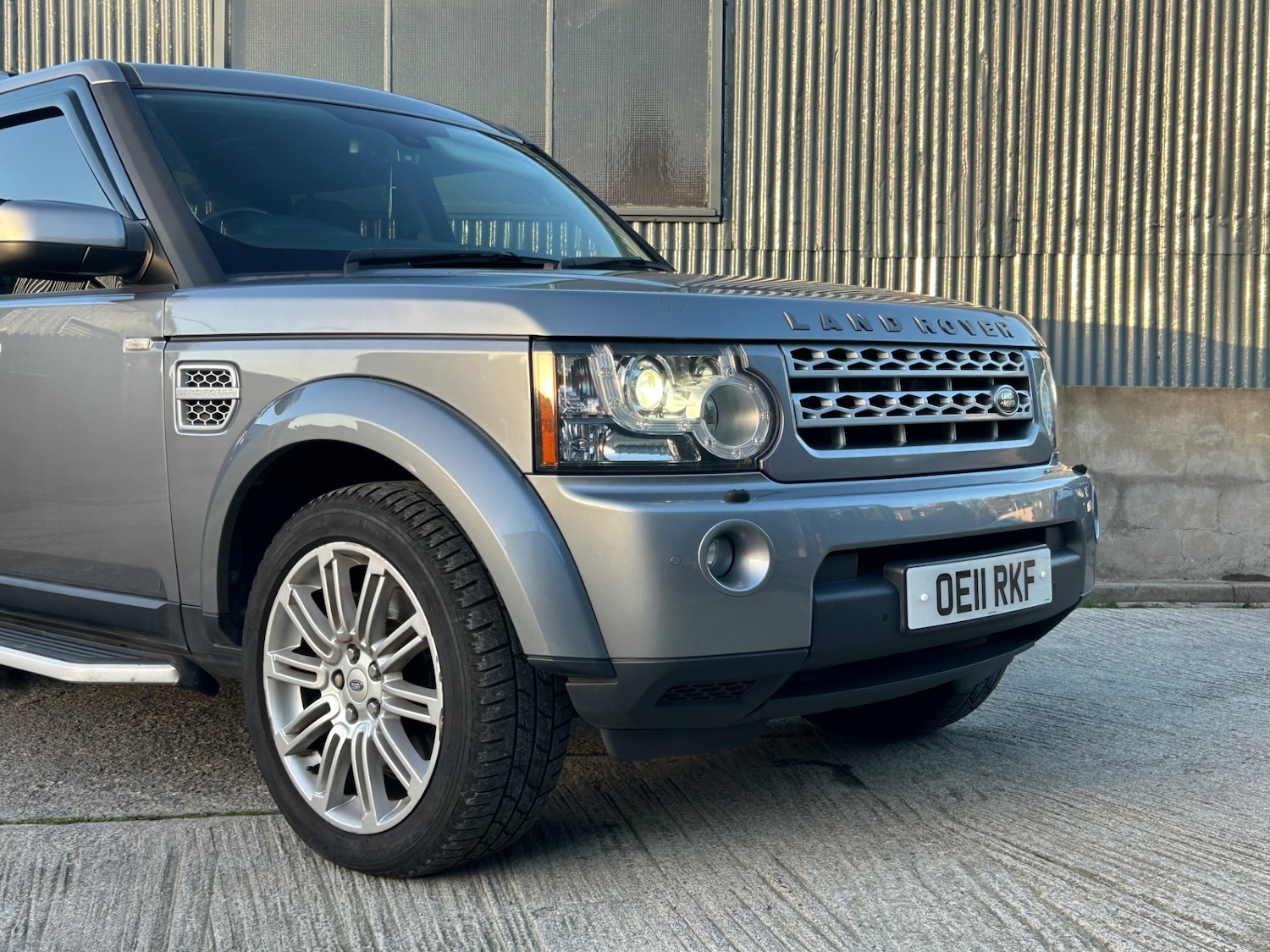 Used Land Rover Discovery 2011 for sale - 76625304: Photo 2