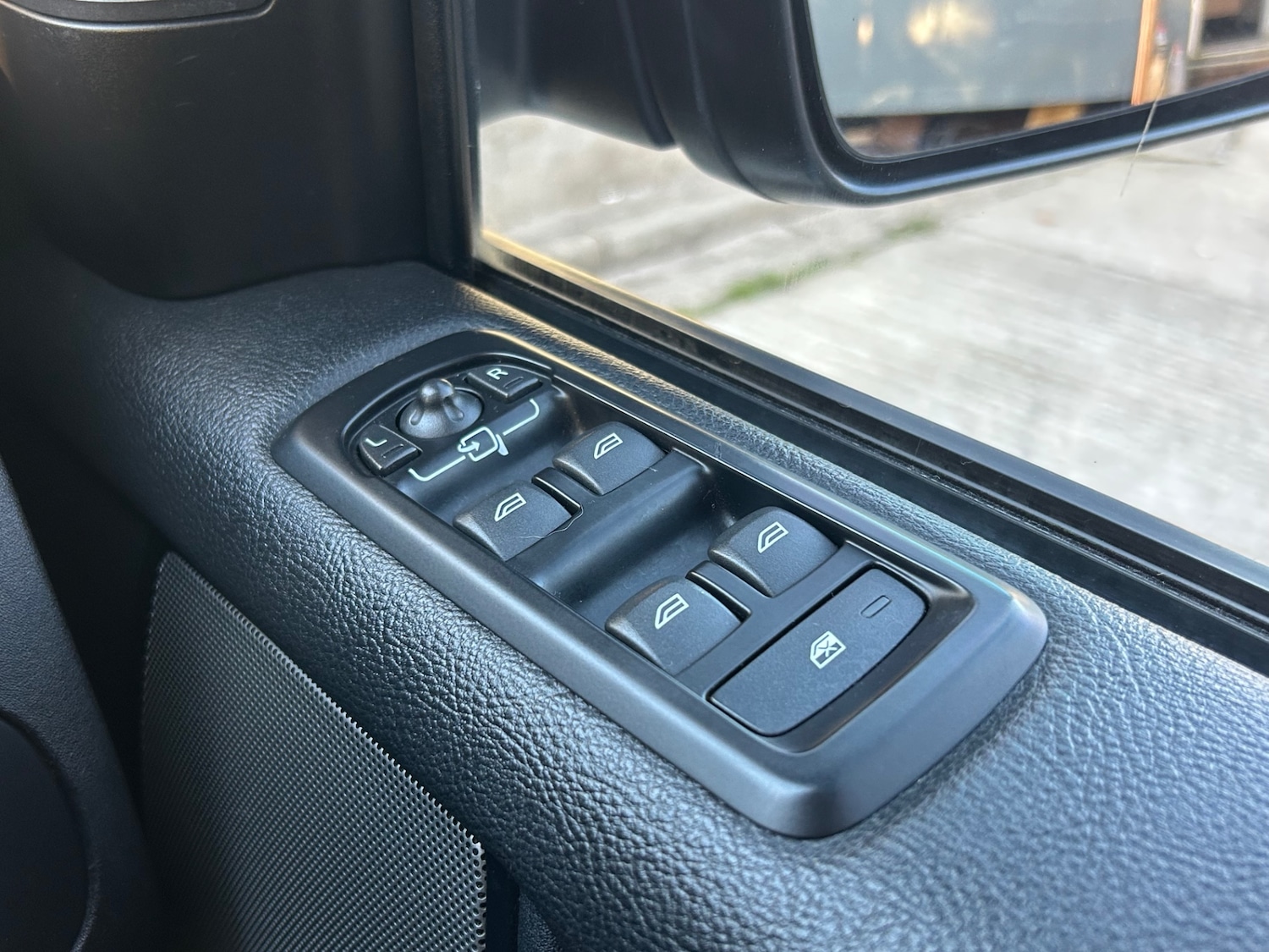 Used Land Rover Discovery 2011 for sale - 76625304: Photo 28