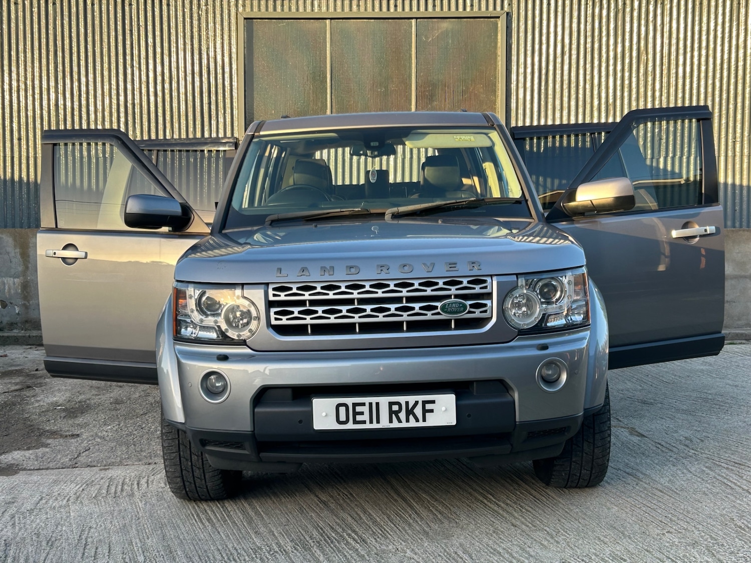 Used Land Rover Discovery 2011 for sale - 76625304: Photo 4