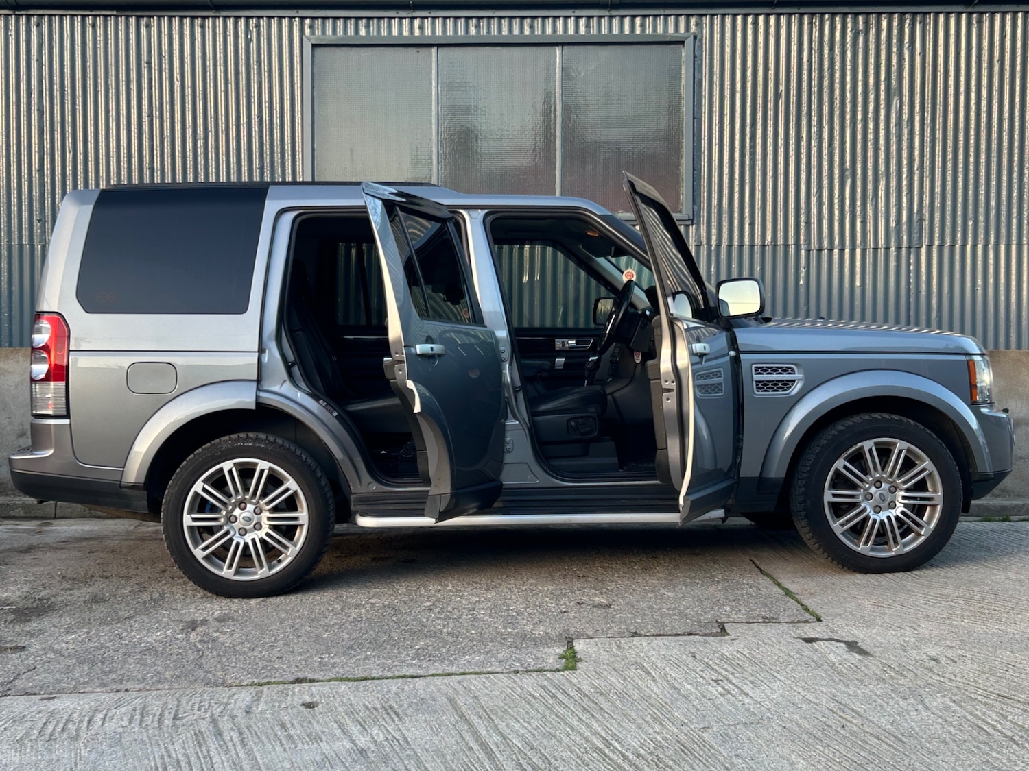 Used Land Rover Discovery 2011 for sale - 76625304: Photo 60