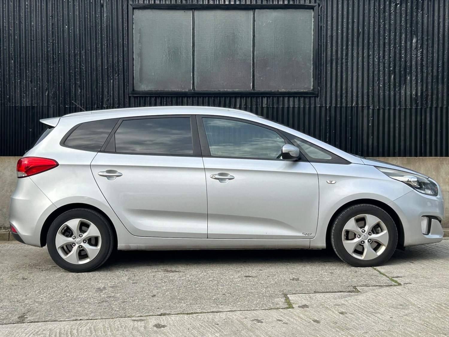 Used Kia Carens for sale - 77769595: Photo 10