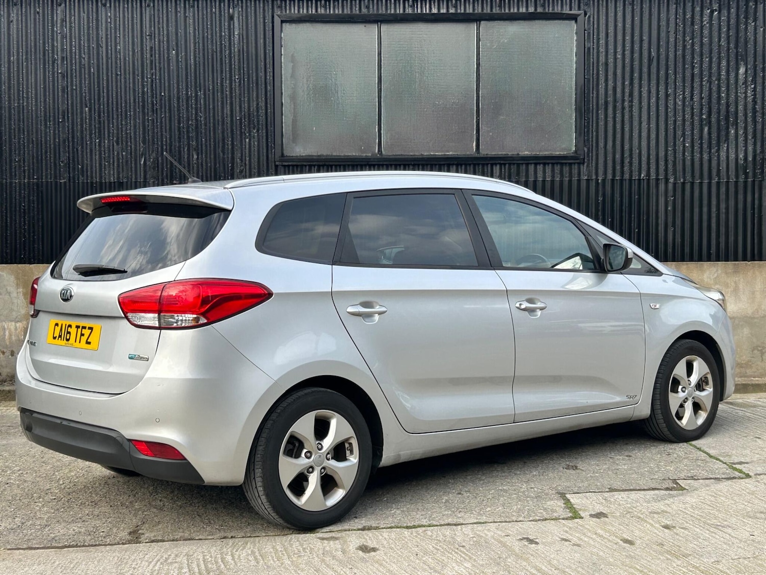 Used Kia Carens for sale - 77769595: Photo 12