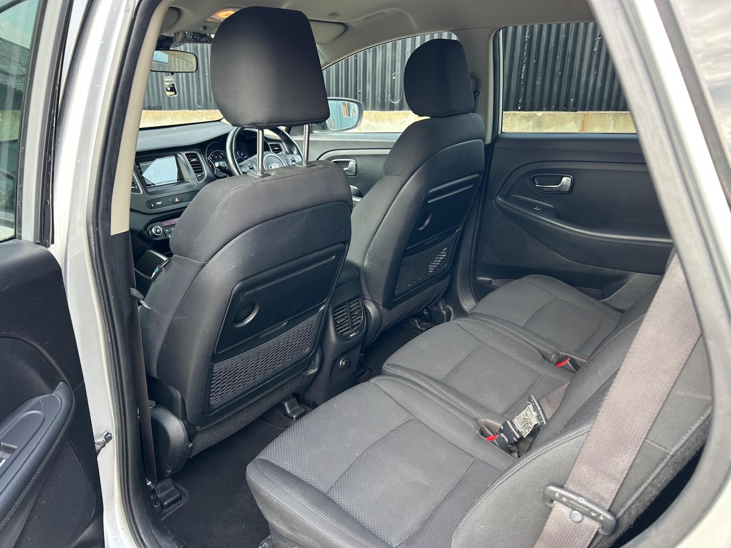 Used Kia Carens for sale - 77769595: Photo 31