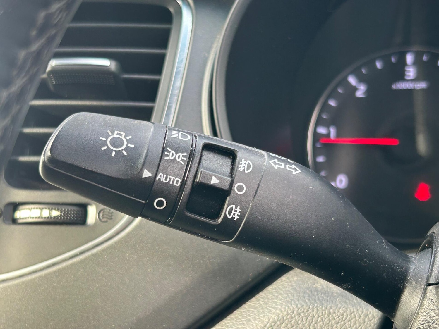 Used Kia Carens for sale - 77769595: Photo 32