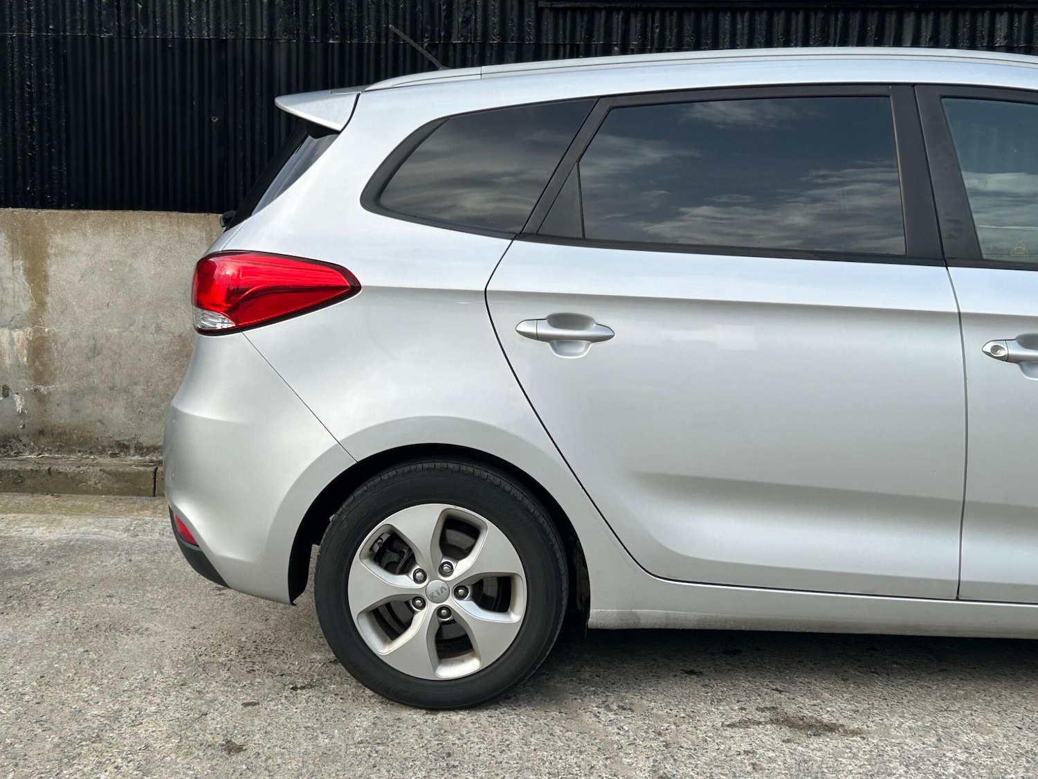 Used Kia Carens for sale - 77769595: Photo 36