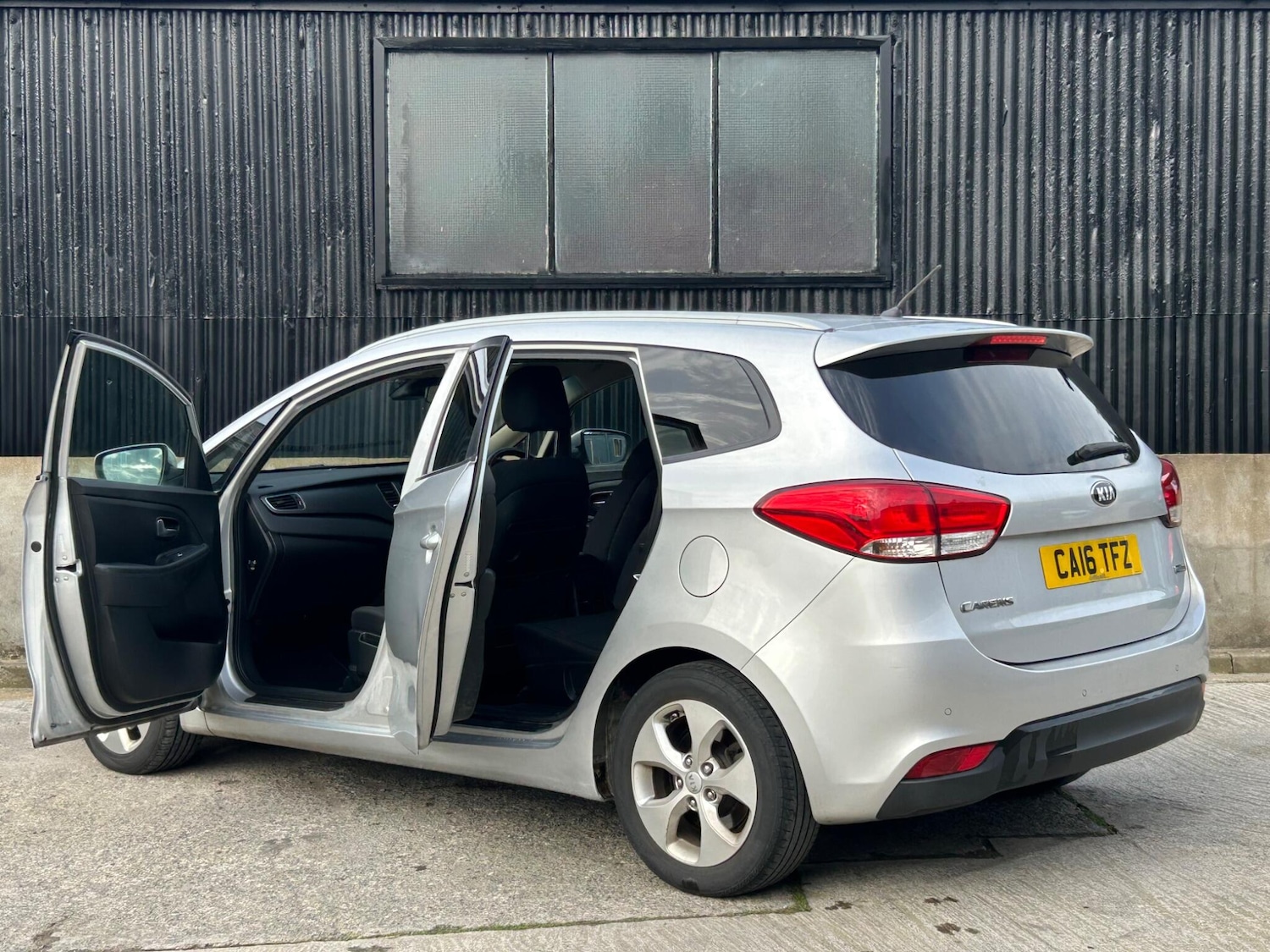 Used Kia Carens for sale - 77769595: Photo 4