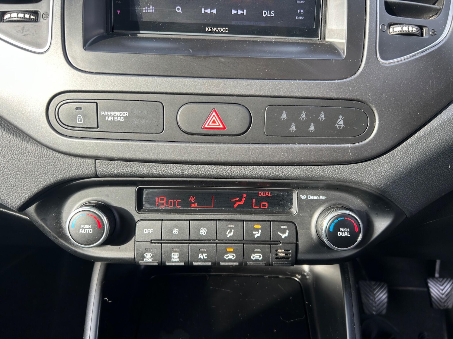 Used Kia Carens for sale - 77769595: Photo 40