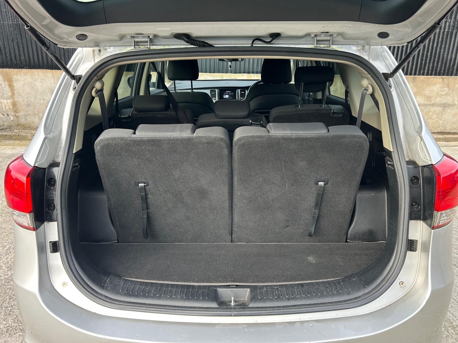 Used Kia Carens for sale - 77769595: Photo 43