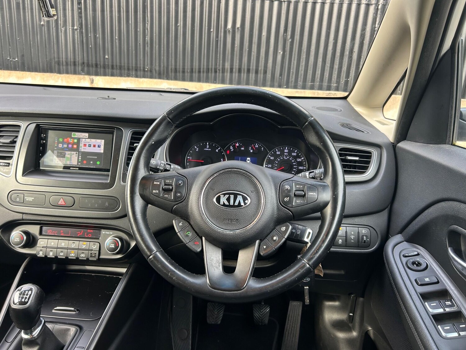 Used Kia Carens for sale - 77769595: Photo 45