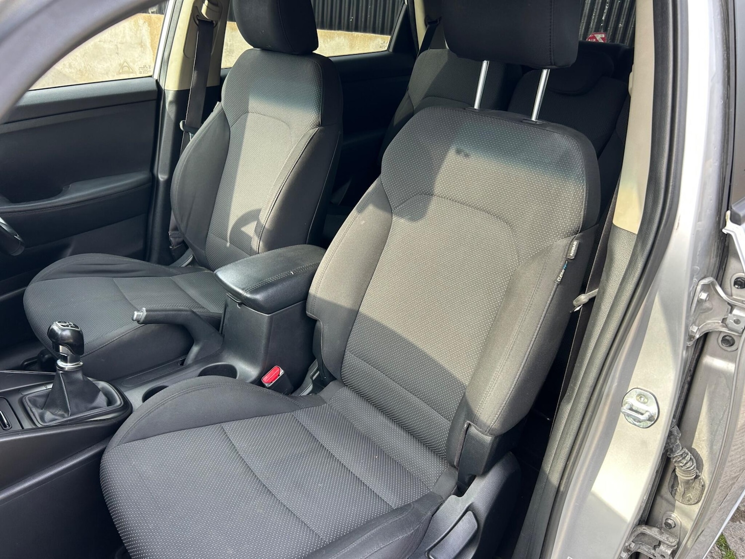 Used Kia Carens for sale - 77769595: Photo 46