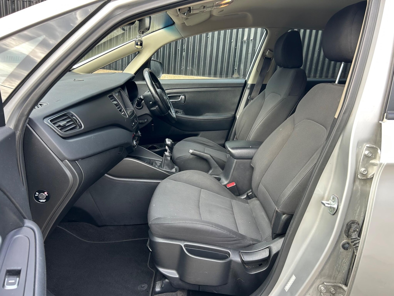 Used Kia Carens for sale - 77769595: Photo 47