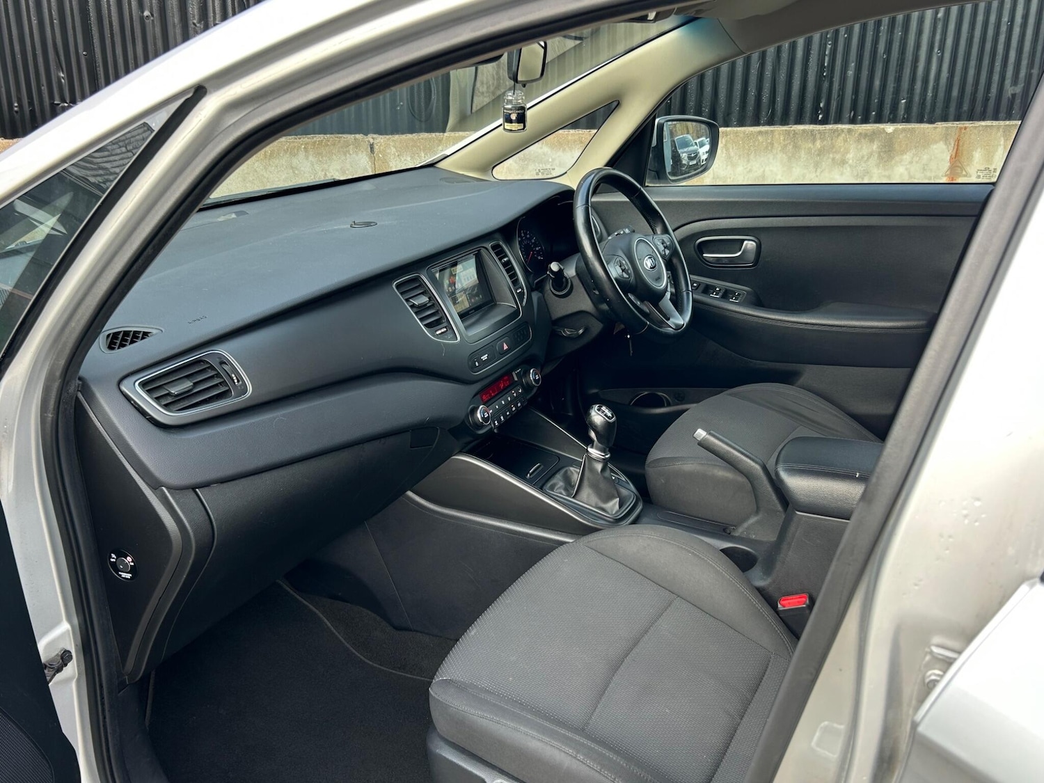 Used Kia Carens for sale - 77769595: Photo 48