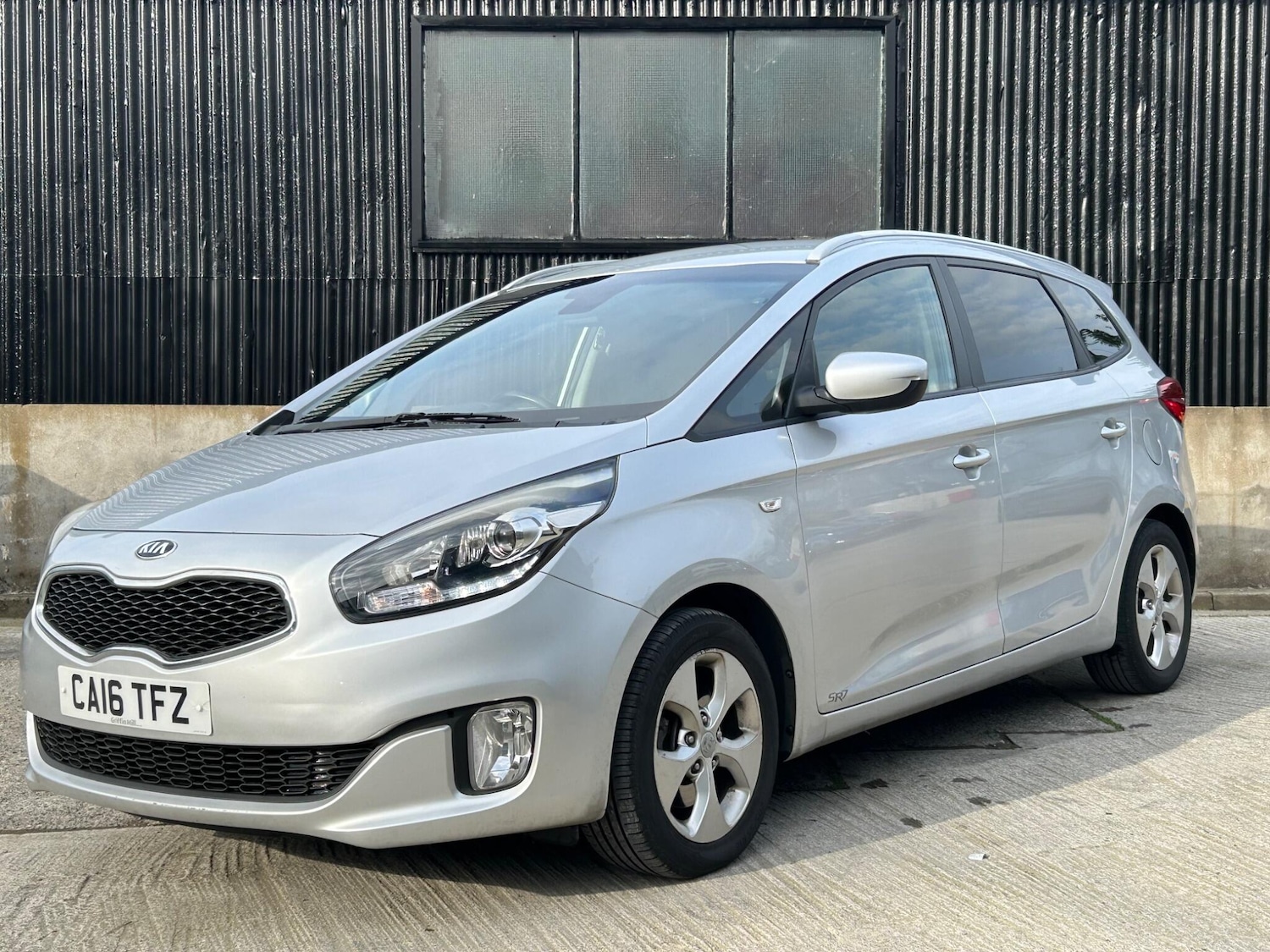 Used Kia Carens for sale - 77769595: Photo 5