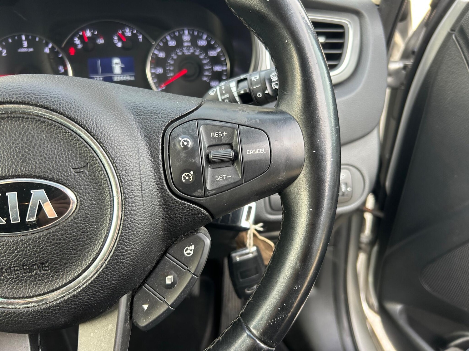 Used Kia Carens for sale - 77769595: Photo 51