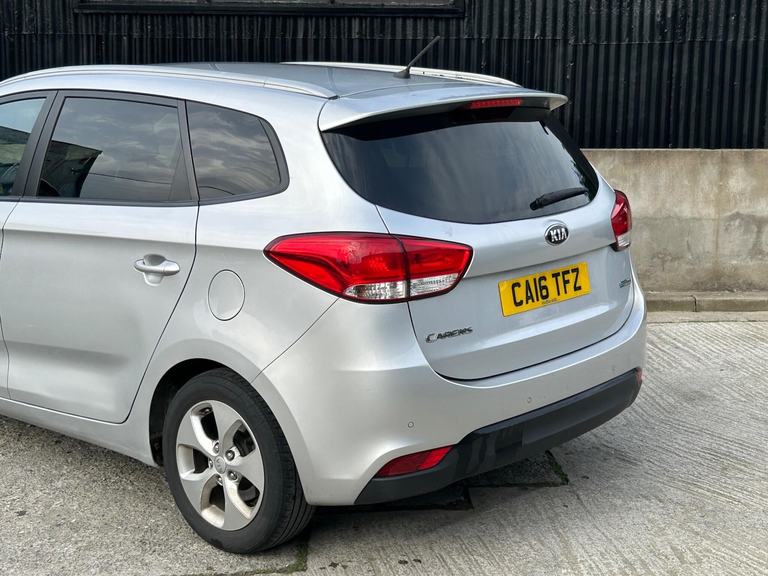 Used Kia Carens for sale - 77769595: Photo 6