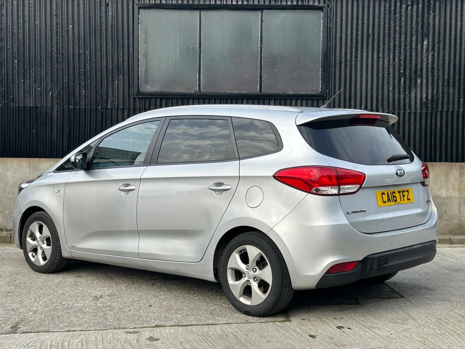 Used Kia Carens for sale - 77769595: Photo 7